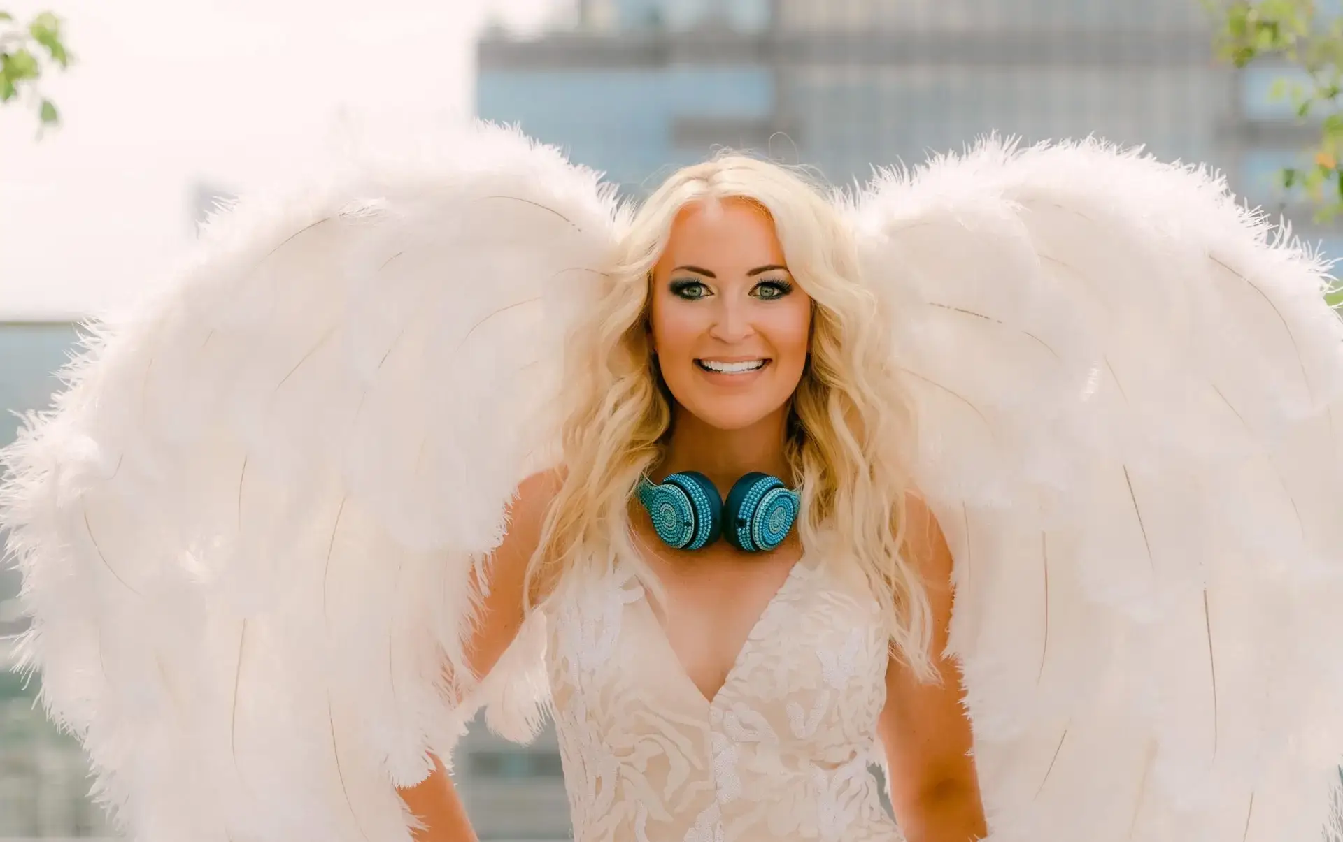 DeeJay Shelly is a luxury event entertainment DJ